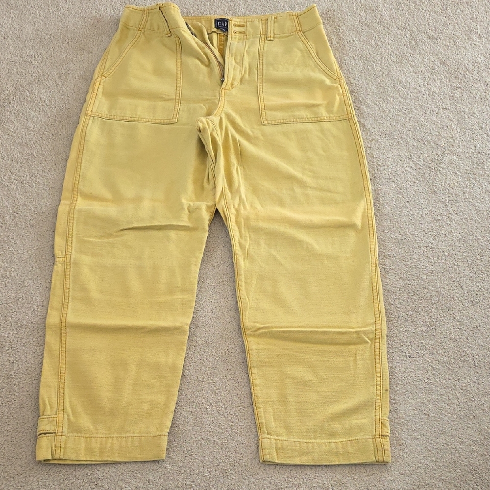 GAP Women's Mustard Chinos. Size 6.